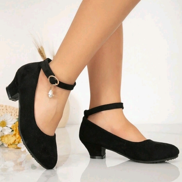 Girls Formal MaryJane Pumps (5.5) - Picture 4 of 6